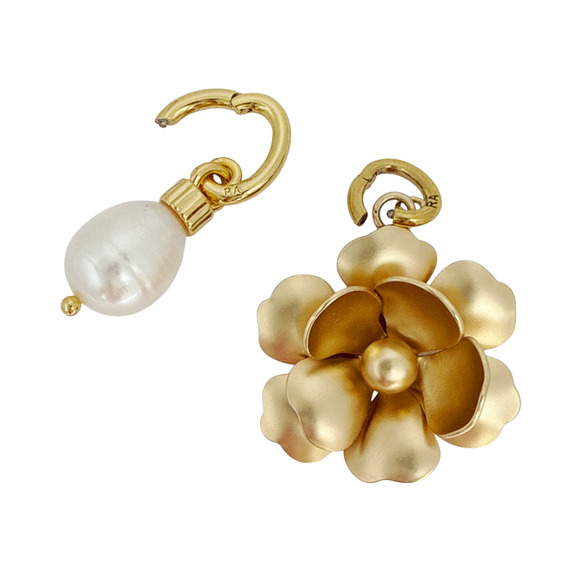 ROXANNE ASSOULIN The Flower Meets The Pearl Necklace - Picture 9 of 12